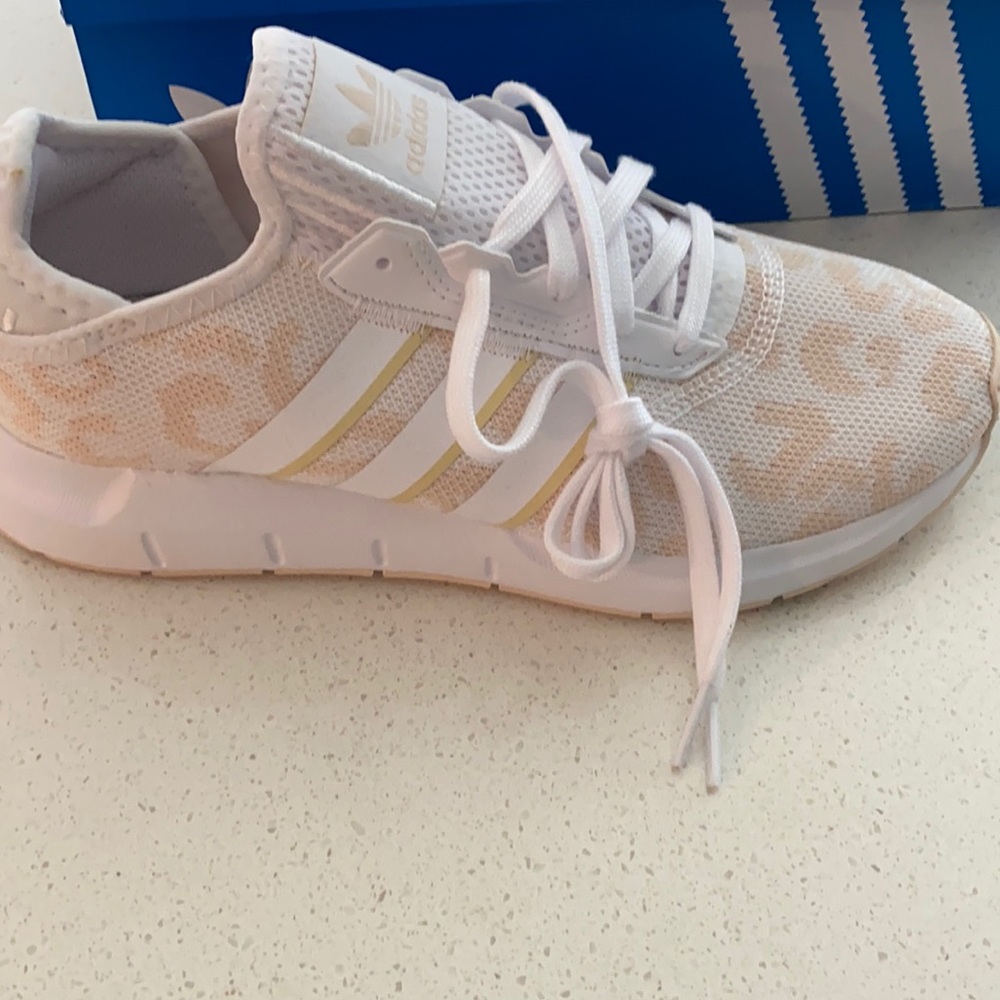 NWT adidas swift run x in box
